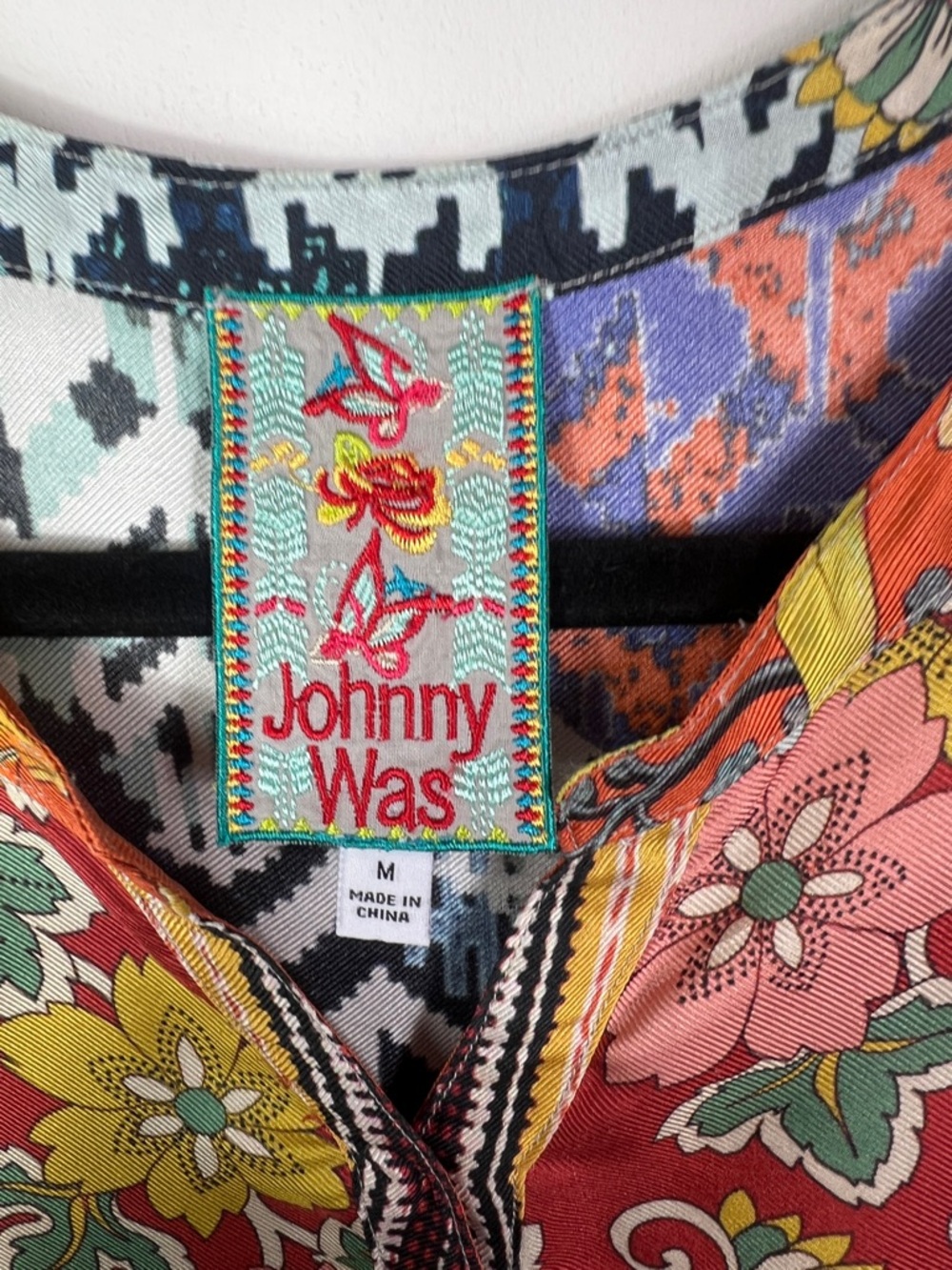 Johnny Was 100% Silk Miranda Mixed Print V-neck Boho Blouse Top Size Medium - Picture 6 of 7
